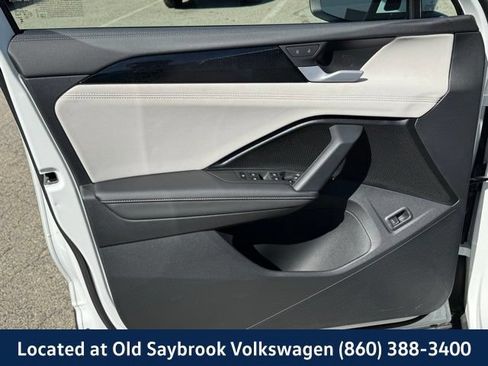 Used 2025 Volkswagen Tiguan SE AWD/4WD image 34