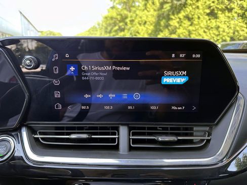 Used 2025 Chevrolet Trax ACTIV w/ Sunroof Package FWD image 21