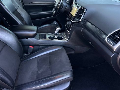 Used 2020 Jeep Grand Cherokee Altitude RWD image 16