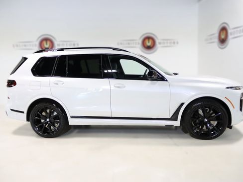 Used 2024 BMW X7 M60i image 5
