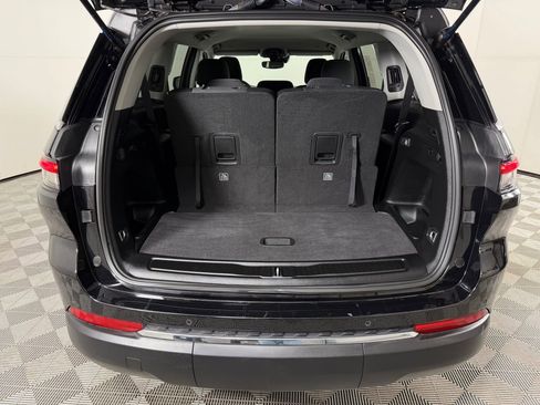 Used 2023 Jeep Grand Cherokee L Laredo image 31