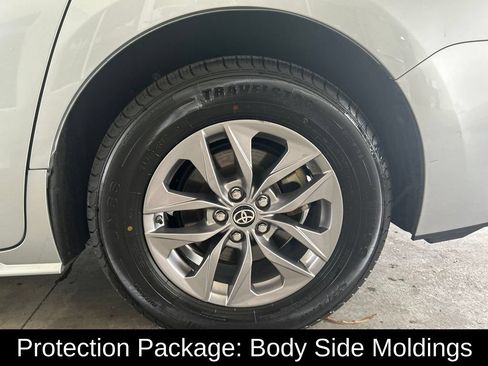 Used 2025 Toyota Sienna XLE FWD image 17