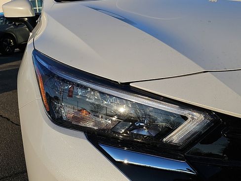 Certified 2025 Nissan Versa SV w/ Trunk Package image 9