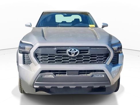 Used 2025 Toyota Tacoma TRD Off-Road AWD/4WD image 2