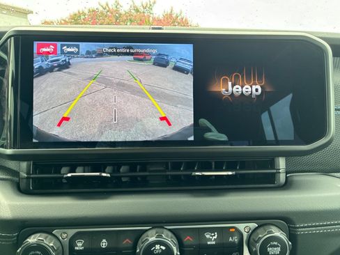 Used 2024 Jeep Wrangler Unlimited Rubicon 4xe AWD/4WD image 21