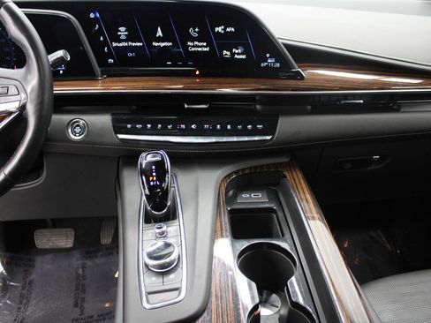 Certified 2023 Cadillac Escalade Premium Luxury image 34
