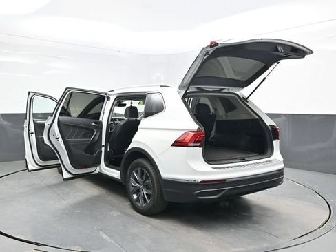Used 2022 Volkswagen Tiguan SE AWD/4WD image 31