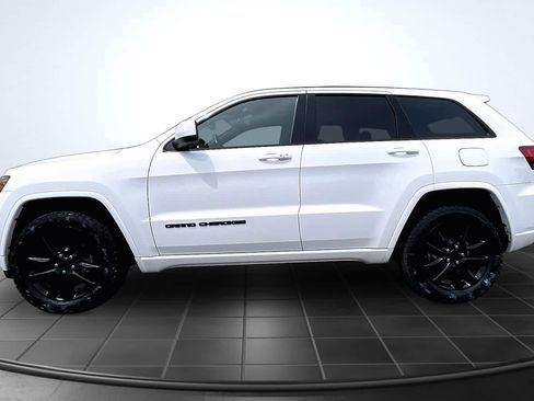 Used 2020 Jeep Grand Cherokee Altitude AWD/4WD image 3
