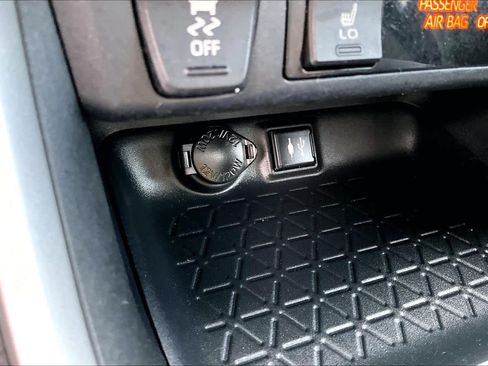 Used 2019 Toyota RAV4 XLE w/ Convenience Package FWD image 34