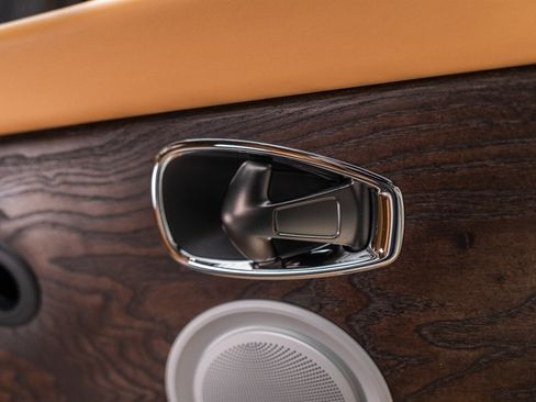 Used 2017 Aston Martin DB11 V12 RWD image 57