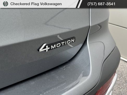 New 2025 Volkswagen Taos SEL image 21