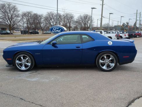 Used 2022 Dodge Challenger R/T w/ Driver Convenience Group image 5