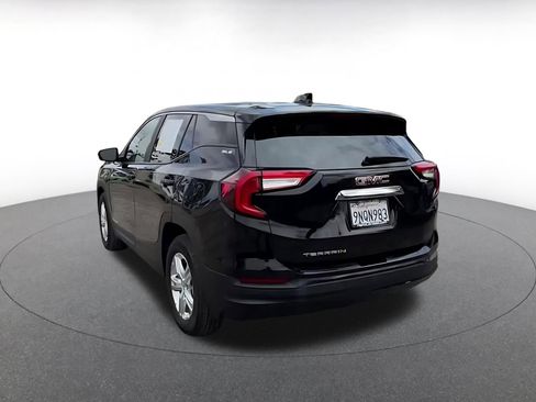 Used 2024 GMC Terrain SLE FWD image 11
