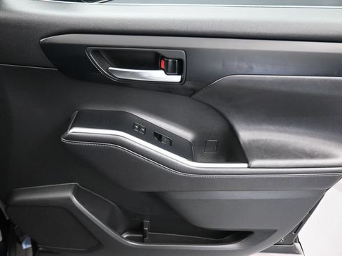 Used 2020 Toyota Highlander XLE AWD/4WD image 54