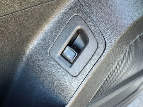 Used 2021 Volkswagen Atlas SE image 32