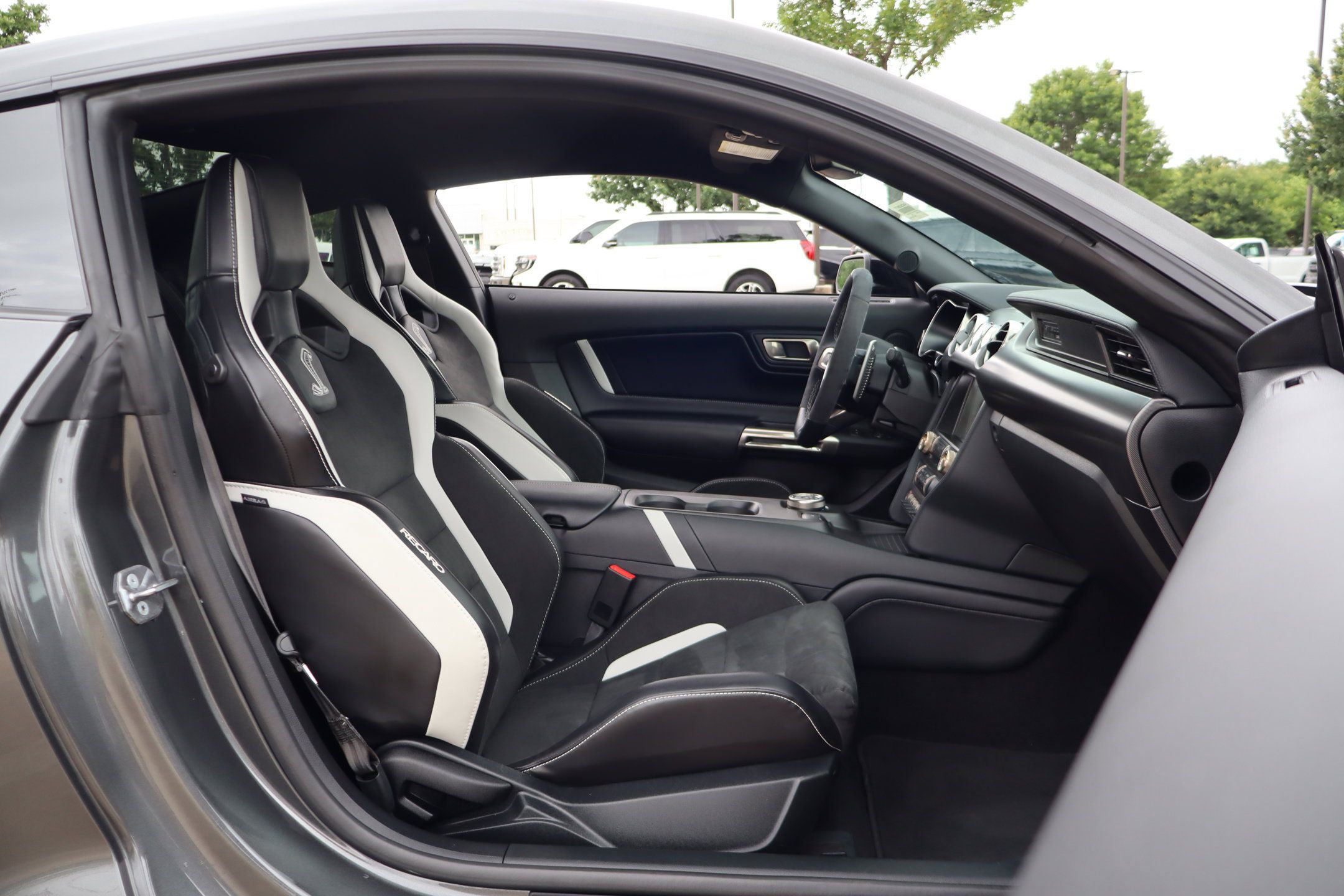 Used 2020 Ford Mustang Shelby GT500 w/ Technology Package RWD image 28