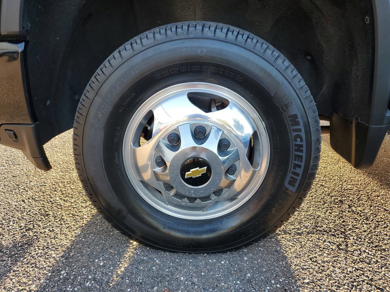 Used 2021 Chevrolet Silverado 3500 High Country w/ Technology Package AWD/4WD image 5