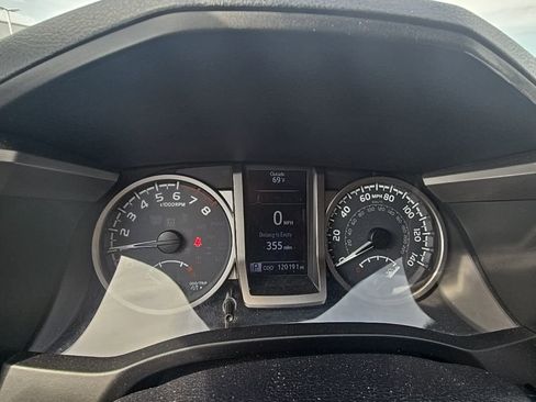 Used 2016 Toyota Tacoma SR5 w/ Towing Package image 15