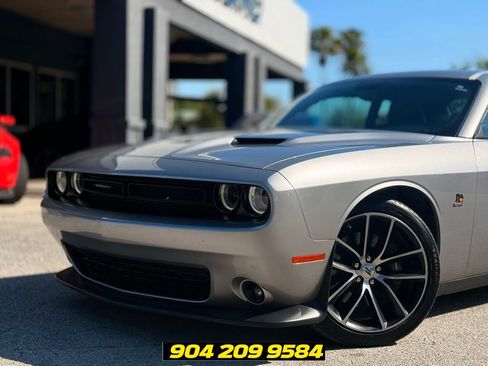 Used 2018 Dodge Challenger R/T Scat Pack w/ Leather Interior Group RWD image 3