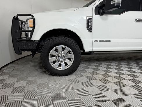 Used 2021 Ford F250 Platinum w/ FX4 Off-Road Package image 31