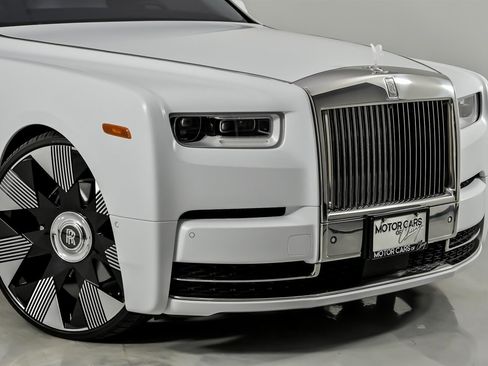 Used 2018 Rolls-Royce Phantom Sedan image 3