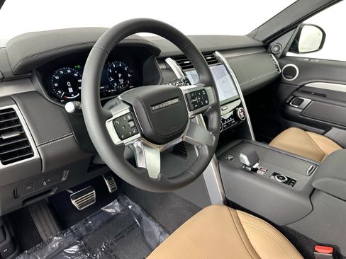 Used 2025 Land Rover Discovery Dynamic SE AWD/4WD image 10