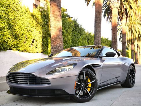 Used 2023 Aston Martin DB11 Coupe image 24