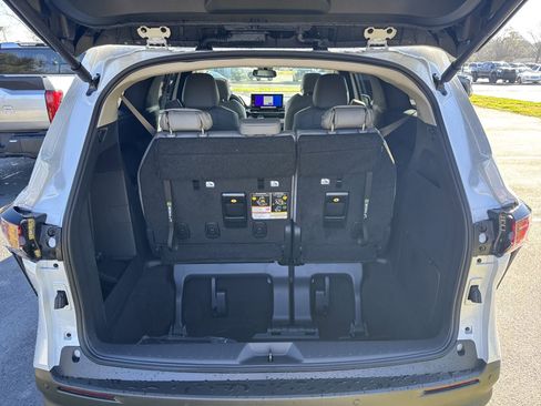 New 2025 Toyota Sienna XLE image 38