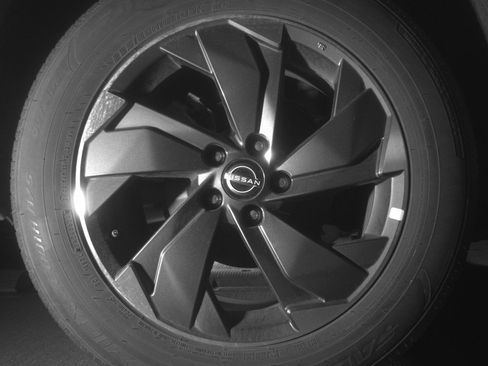 Used 2025 Nissan Rogue SV image 15