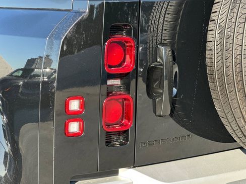 Used 2025 Land Rover Defender 110 S image 14