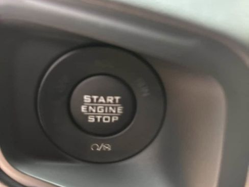 Used 2025 Jeep Gladiator Mojave image 32