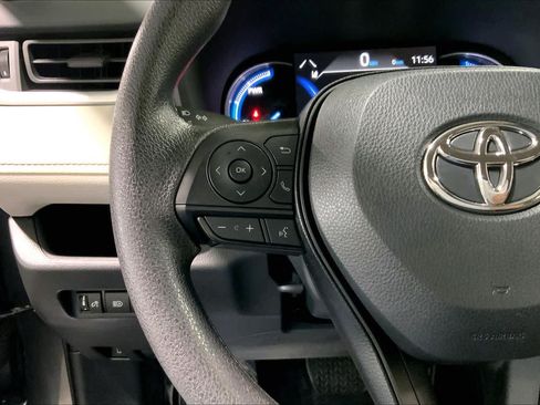 Used 2025 Toyota RAV4 XLE AWD/4WD image 24