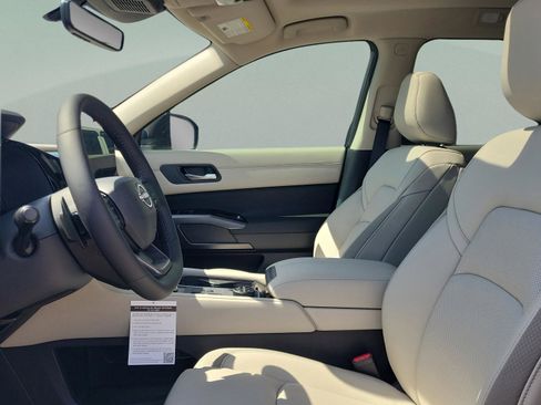 New 2026 Nissan Pathfinder SL image 24