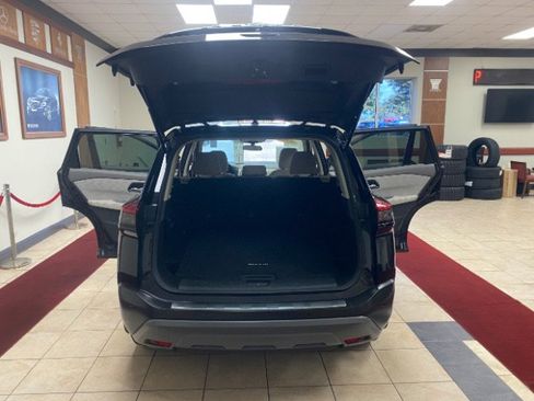 Used 2023 Nissan Rogue SV FWD image 14