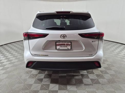 Used 2025 Toyota Highlander XLE AWD/4WD image 4