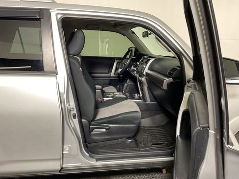 Used 2015 Toyota 4Runner SR5 image 28