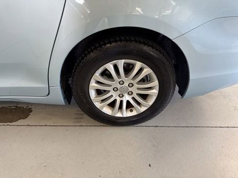 Used 2017 Toyota Sienna XLE w/ XLE Navigation Package FWD image 46