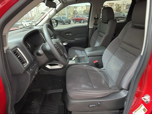 Used 2022 Nissan Frontier SV image 10