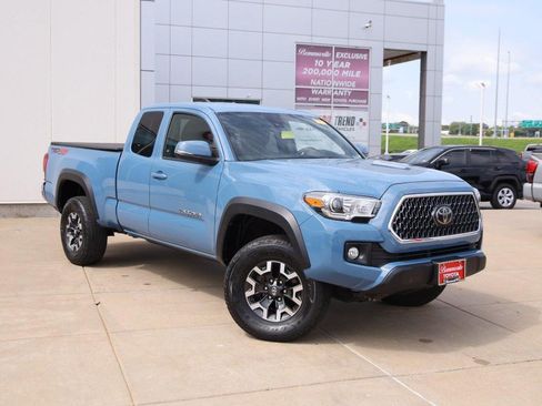 Used 2019 Toyota Tacoma TRD Off-Road AWD/4WD image 2