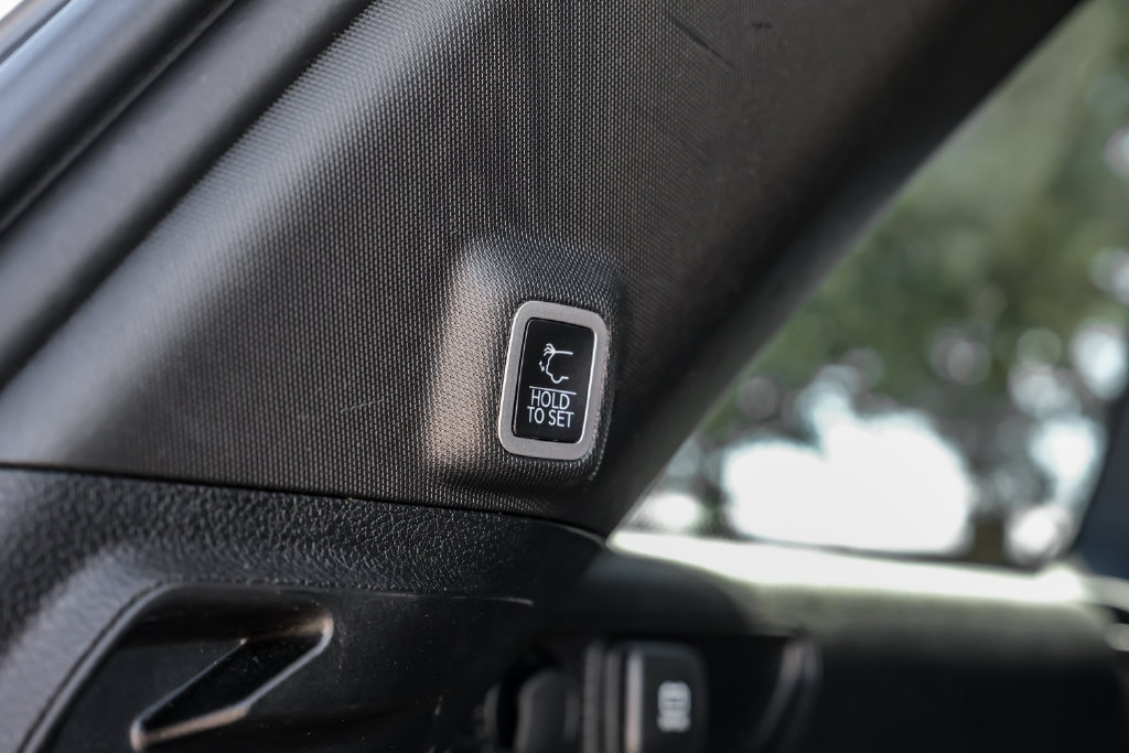 Used 2023 Jeep Grand Cherokee Overland AWD/4WD image 69