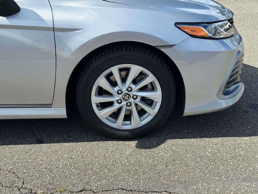 Used 2021 Toyota Camry LE AWD/4WD image 9