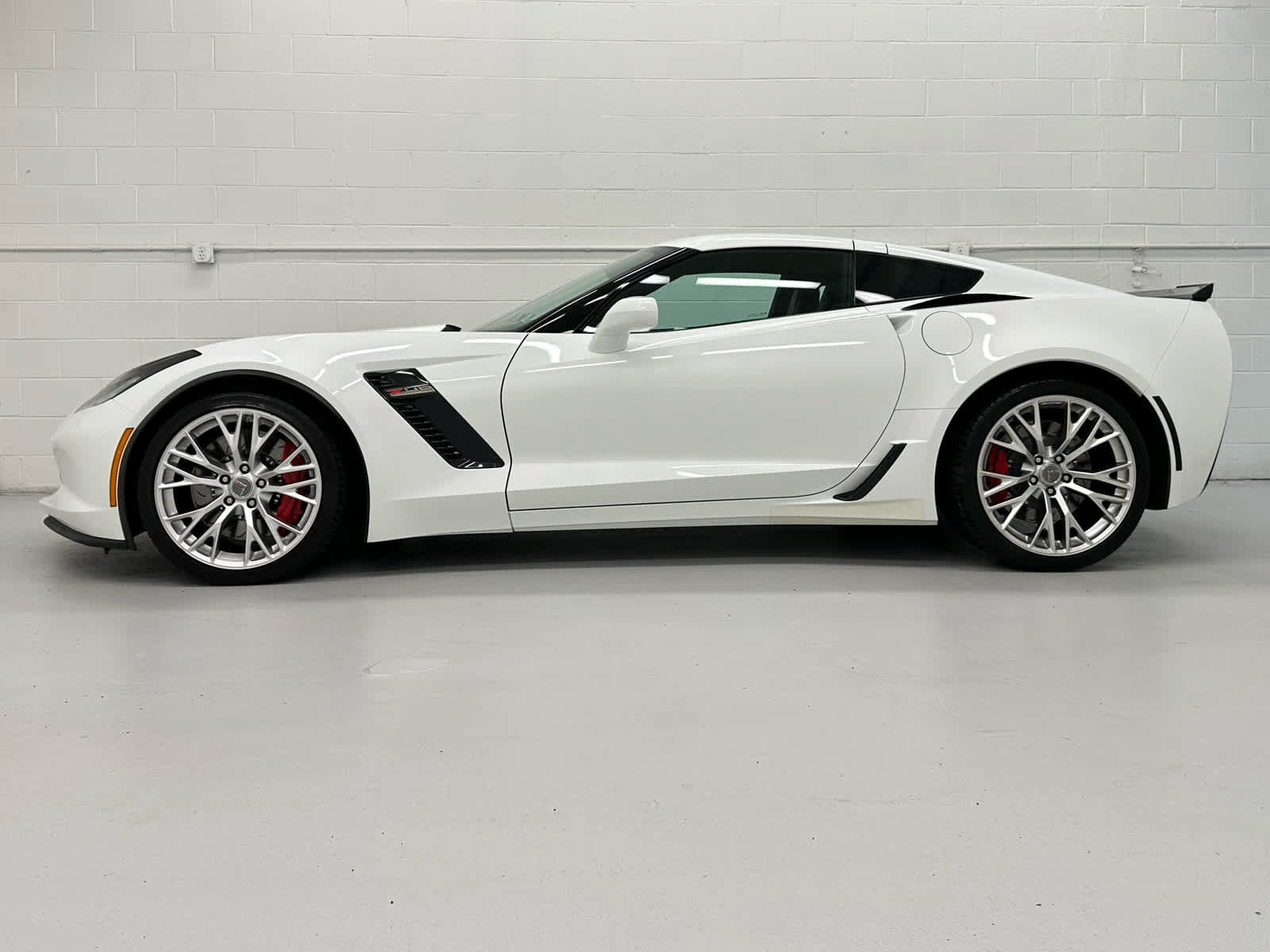 Used 2015 Chevrolet Corvette Z06 RWD image 3