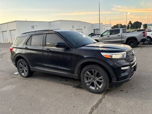 Used 2022 Ford Explorer XLT w/ Equipment Group 202A AWD/4WD image 6