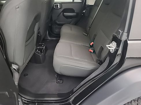 Used 2019 Jeep Wrangler Unlimited Sport S AWD/4WD image 18