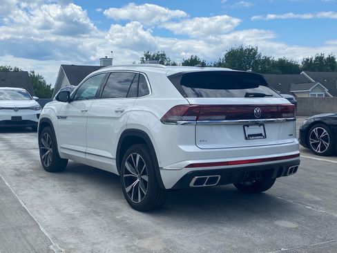 Used 2026 Volkswagen Atlas Cross Sport SEL Premium R-Line AWD/4WD image 4