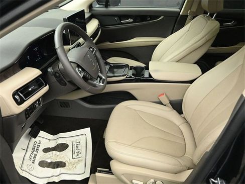 Certified 2023 Lincoln Nautilus Reserve image 10