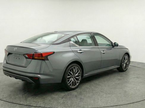 Used 2025 Nissan Altima 2.5 SV FWD image 9