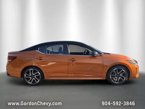 Used 2025 Nissan Sentra SR w/ SR Premium Package FWD image 7