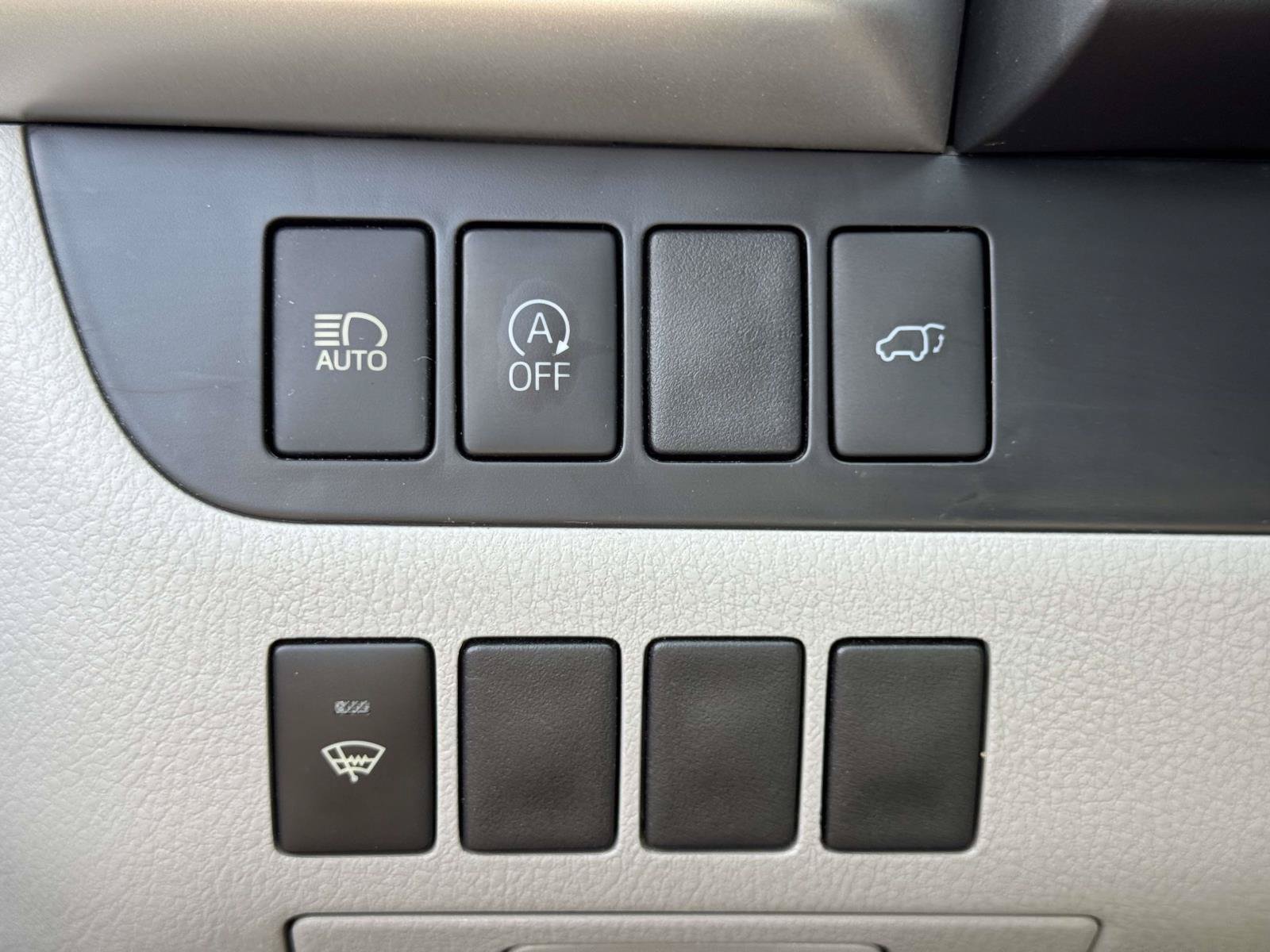 Used 2018 Toyota Highlander XLE AWD/4WD image 17