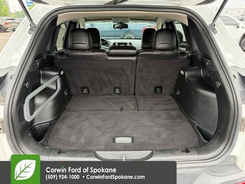 Used 2017 Jeep Cherokee Trailhawk AWD/4WD image 18